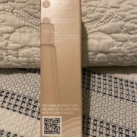 Neutrogena Pure Screen + Mineral UV Tint Face Liquid SPF 30 Light color White - Picture 4 of 5